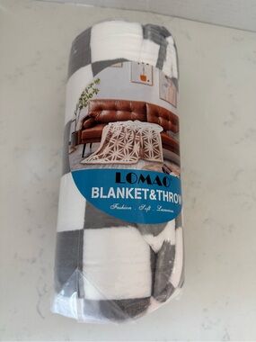 Gray and White Check Plush Blanket & Throw. Cozy & super soft.